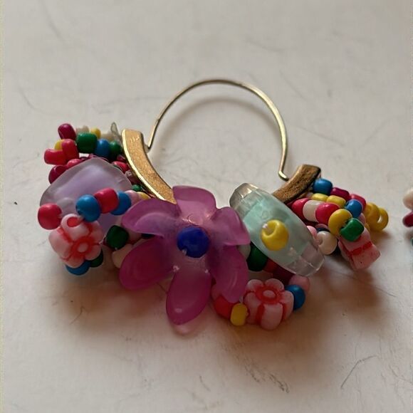 Gold tone pink seed bead fringed elongated hoop funky statement fashion earrings - Picture 3 of 5